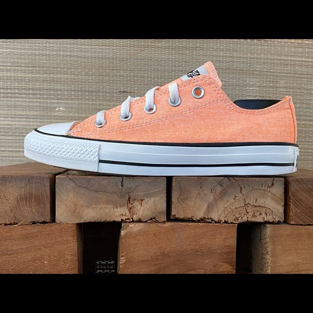 Converse Chuck Taylor All Star womens size 6